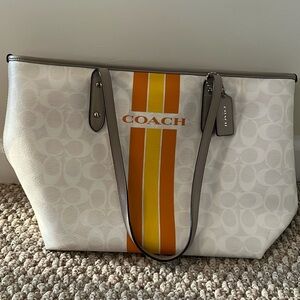 I am selling a coach varsity stripe tote with zipper.